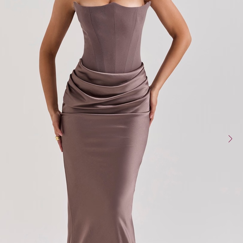 PERSEPHONE
Smoke Strapless Corset Maxi Dress
SIZE: S (BIGGER CUP) WORN ONCE